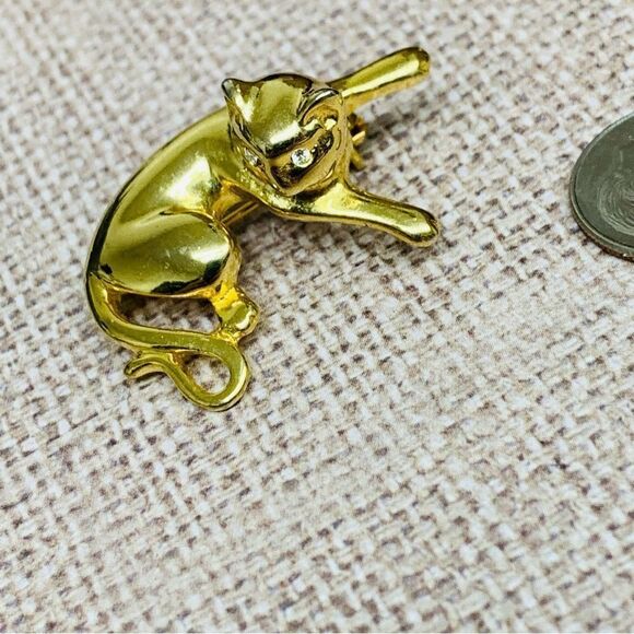 Gold Cat with Crystal Eyes Brooch - Picture 1 of 3
